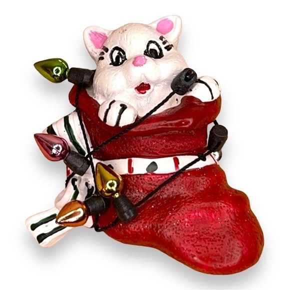 VINTAGE CAT CHRISTMAS BROOCH PIN HOLIDAY KITSCH - Picture 1 of 6